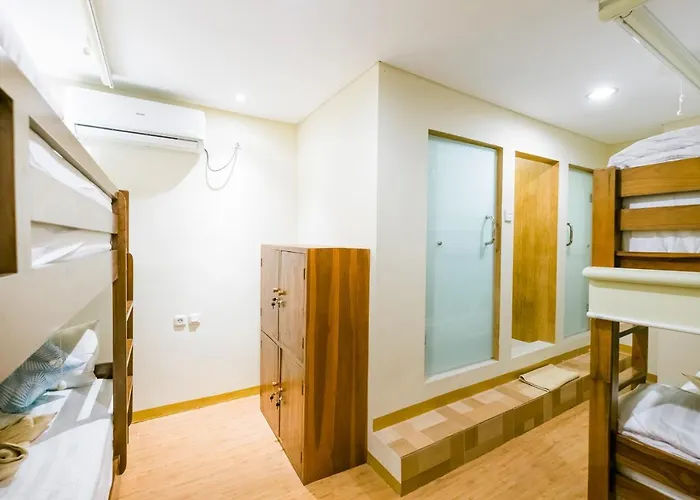 Caroline Hostel Canggu